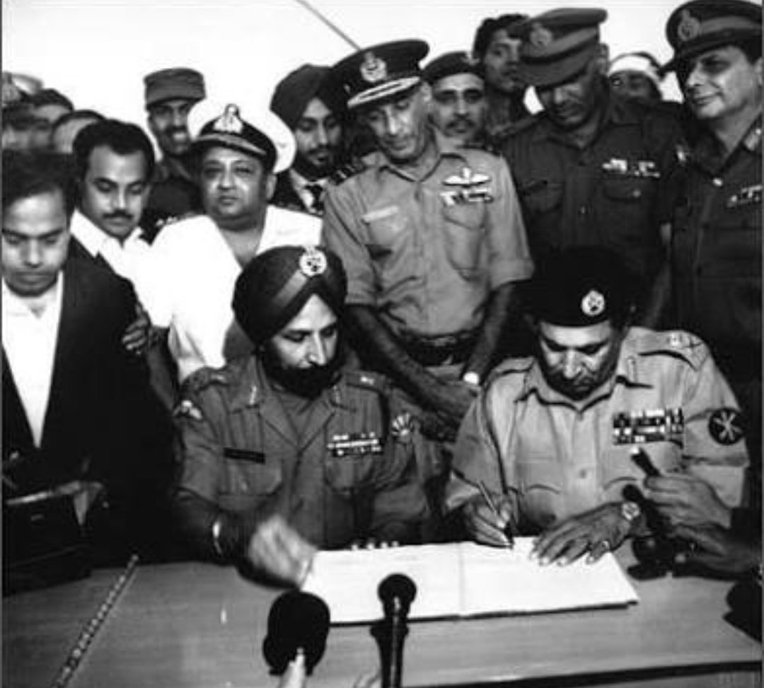 MAshraf91162's tweet photo. Not a single person was reprimanded at d #FallOfDacca & now invoking Army Act 4 d political protestors of #09May2023 is a tyranny
@UNHumanRights
@ImranKhanPTI
@OfficialDGISPR
@cyalm
@MoeedNj
@IHRF_English
#AsimMunir
#ISPR
#viralvideo
Establishment
@cnni
@MoeedNj
@potous
@guardian https://t.co/oDRWGN3iXV