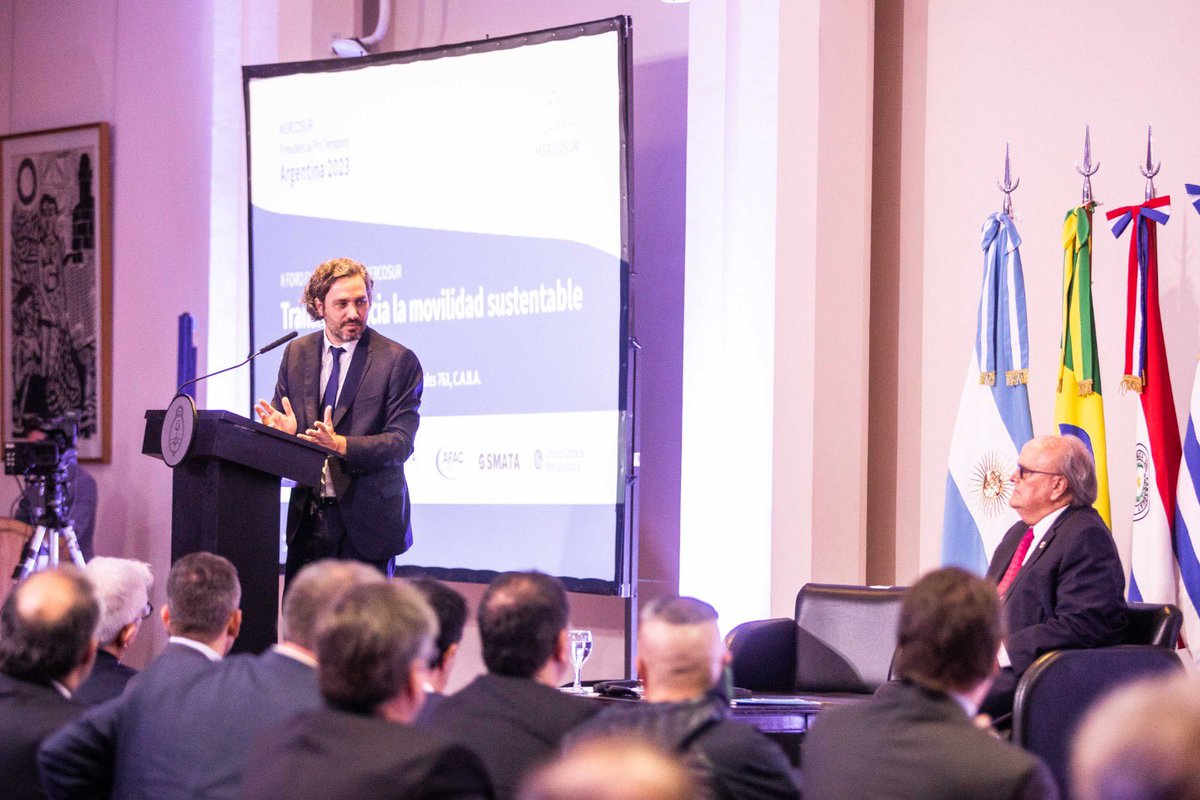 SantiagoCafiero's tweet photo. Inauguramos con @dmvasco el X Foro Empresarial del Mercosur, dedicado en esta edición a la industria automotriz y la transición energética.

El sector aumentó un 13 % sus exportaciones y apostamos a que sigan creciendo con el aporte de empresarios y trabajadores y trabajadoras. https://t.co/UNvdtKQ2cL