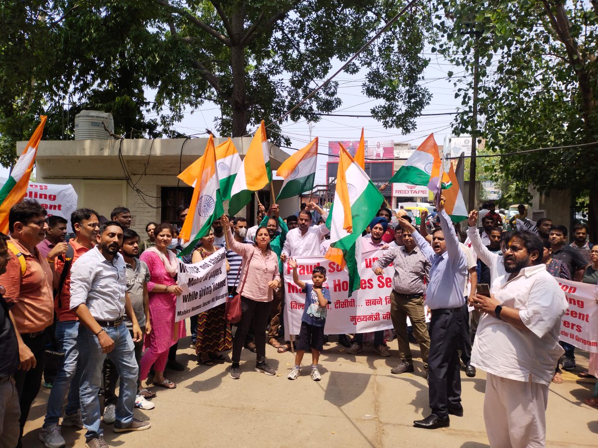 Mahira68_Buyers's tweet photo. #भारत #India #Bharat माता की जय जयकार से संग्राम का उदघोष कर दिया है। हमारे खून पसीने की कमाई को जाया नही होने देंगे । चाहे हमे भ्रष्टाचारी सरकार अफसरों से, बेईमान बिल्डर से , और निकम्मी सरकार से लगना पड़े।
@PMOIndia  @ABPNews @PMAYUrban @narendramodi @DrKKKhandelwal @dtcphry https://t.co/ZnXQimyVa8