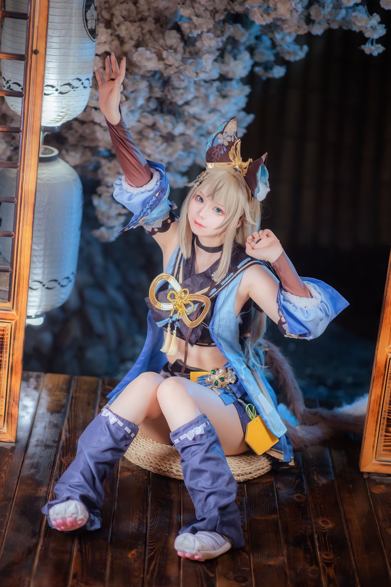 Um, don't touch my paws, please! They're ticklish!
#GenshinImpact #GenshinImpactcosplay #Kirara #原神 #绮良良