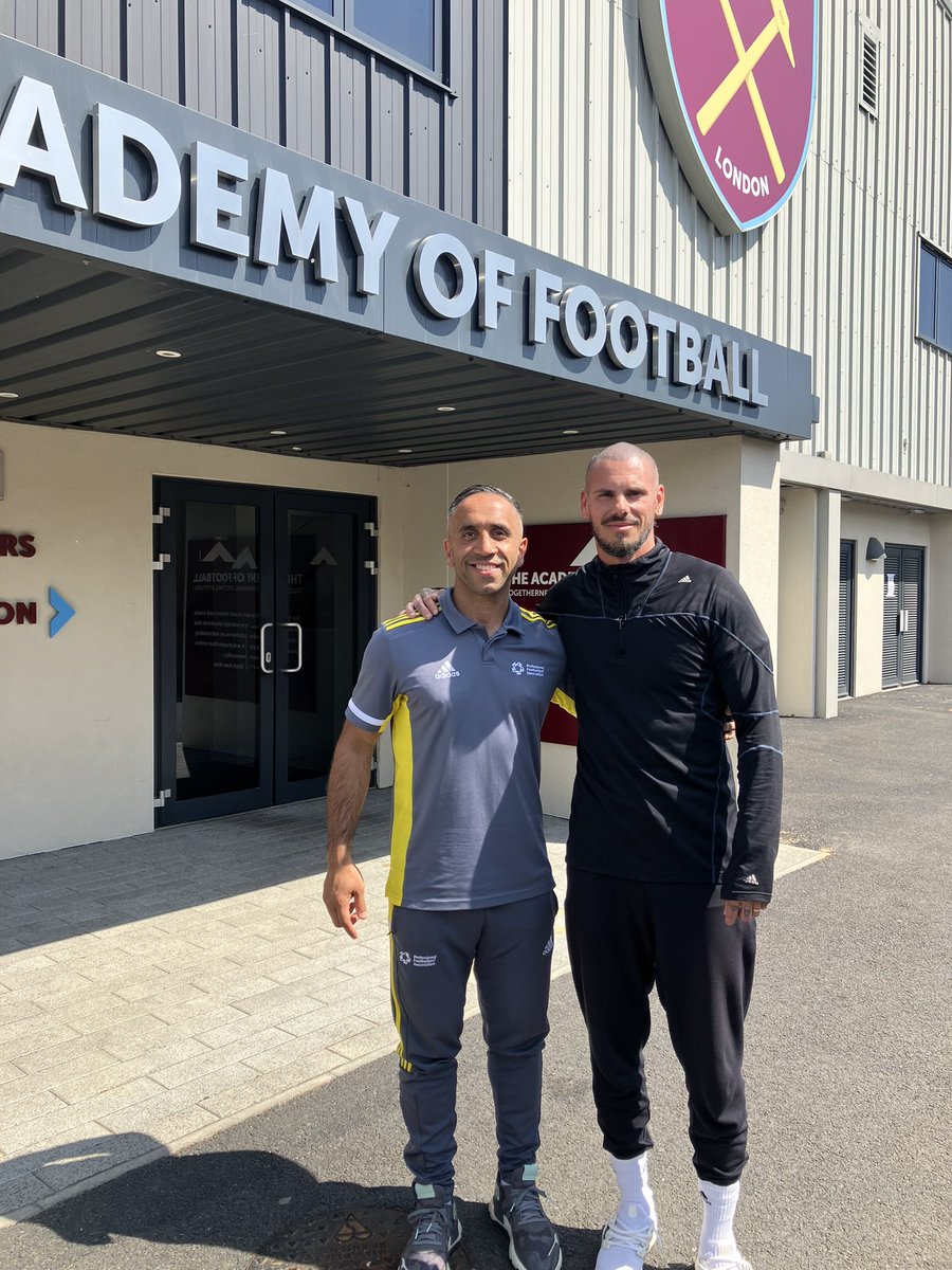 Enjoyed presenting to coaches on the <a href="/PFA/">PFA</a> UEFA B license course at West Ham Academy. Great to see a good blend of current and former members investing in their futures. A brilliant learning environment created by Nevin Saroya &amp; <a href="/DBProTraining/">David Bridges</a> 👏🏼 #coaching #pfa #UEFA