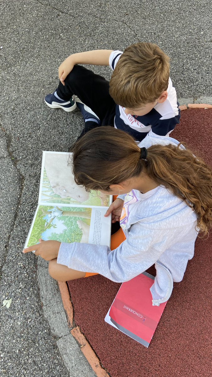 S_Bella74's tweet photo. Rencontre #intercycle CM2/GS pour développer le plaisir de #lire/ écouter une #histoire/ partager une #lecture #cycle1 #litteraturejeunesse https://t.co/ZOkG4y8TIC