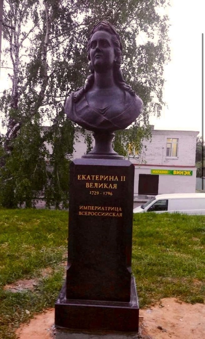 MFavorov's tweet photo. Памятник в ё-енях https://t.co/v7uToYZKh0