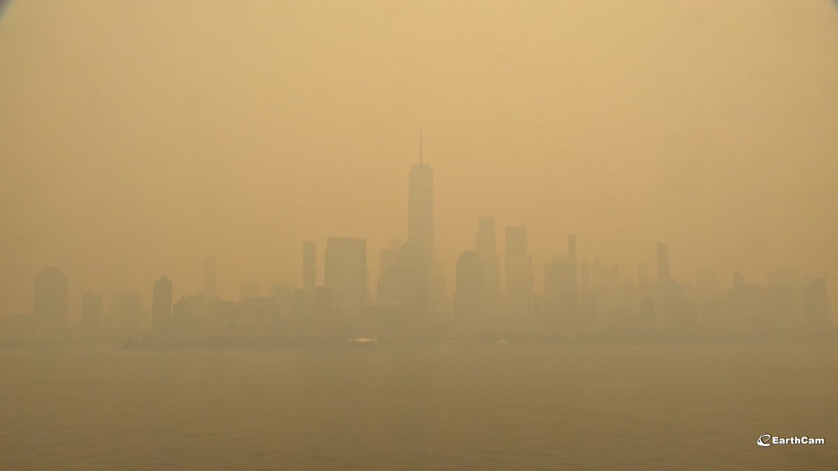 YIKES! This is not Mars… It's New York City, NY this afternoon. Thick  wildfire smoke from Canada continues! Photo via @EarthCam #Wildfires #NYC  #NYwx, image size:1200x675
