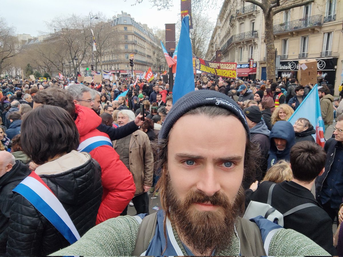 Hello twitter! 

My name is Harry,

I'm a Clinical Nurse Specialist in Addiction and an RCN Campaigner. 

As the govt declare war on the NHS we need to support our frontline workers more than ever!

Please give me a follow and a retweet!

Thankyou 🙏 

#VoteForStrike #SOSNHS