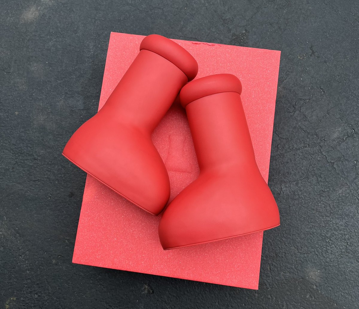 Follow Us, Retweet This, And Checkout Our Instagram <a href="/Lockerroomnfk/">TheLockerroom</a> For A Chance To Win These MSCHF Boots For Free!