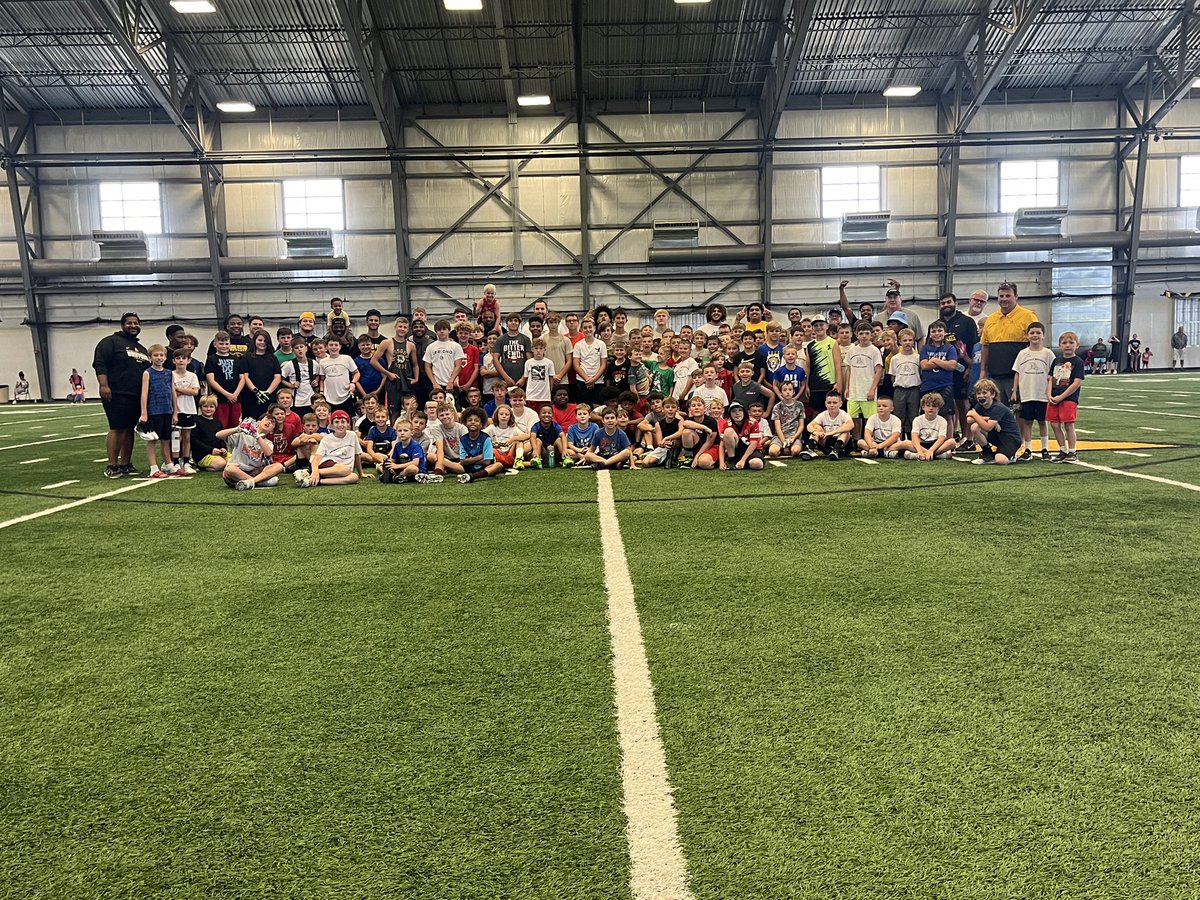 MWSU_Football's tweet photo. What a great 3 days it was for Griffon Youth Camp!! Tons of kids with high energy definitely wore down some of our staff and players! Thanks to everyone who came out, see yall next year!!
#StayGold #OurCity 🦅🦁 https://t.co/bUqYsiNbrS