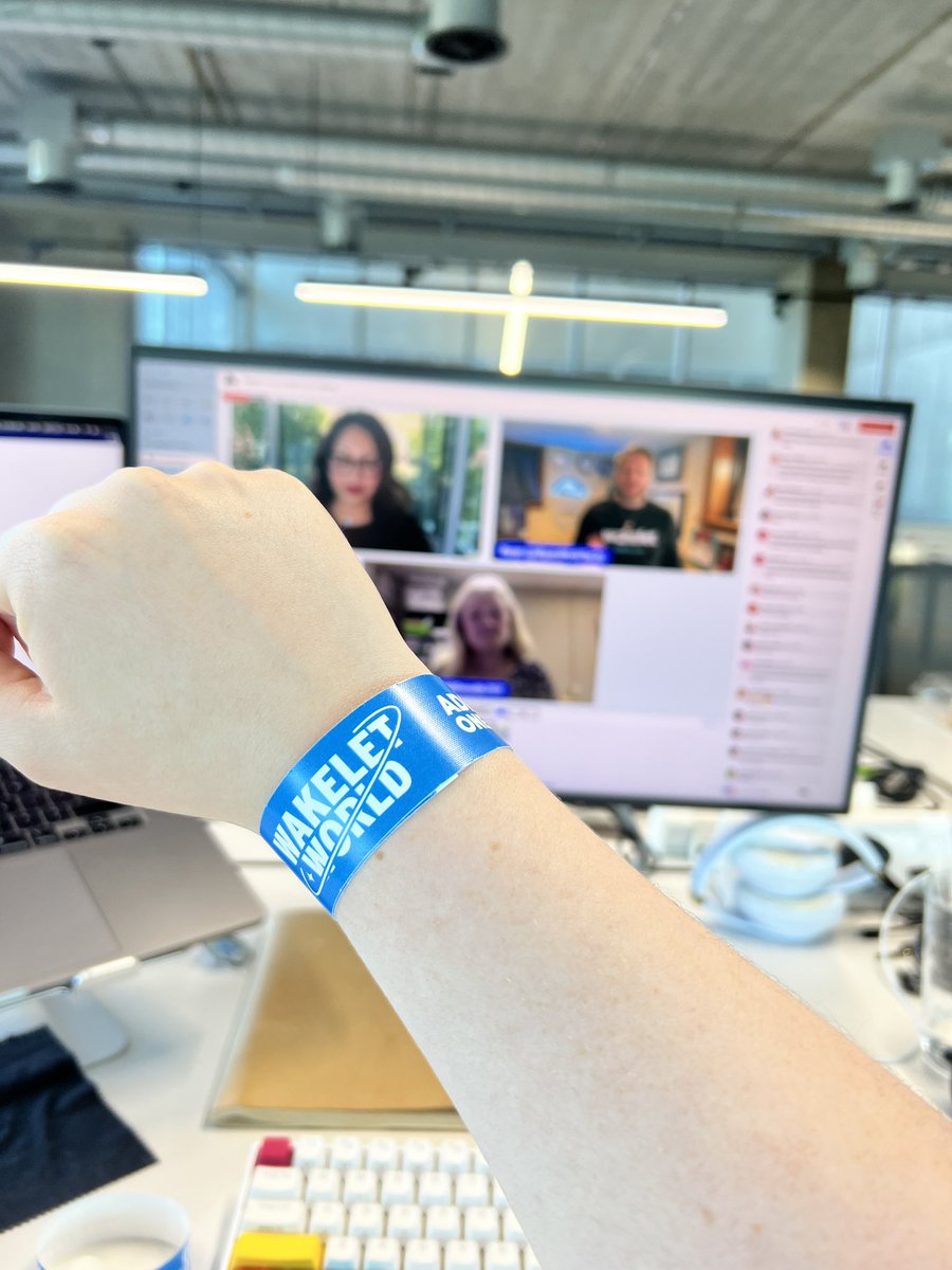 Who else has their @wakelet World wristband on to watch the #WakeletCommunityWeek sessions? 😁🤩🎉