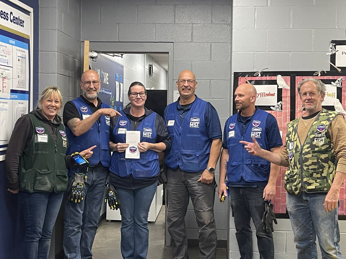 1177Lowes's tweet photo. Congratulations to SSA Tina on your silver star we are so thankful for all you do! MSM Kevin recognized Heather for all of her dedication in pricing and service! Paint associate Chris was recognized as our safety all star of the month!! @Anthony_Battle1 @BellAnyae @lowes_mst https://t.co/s5iUr6JABQ