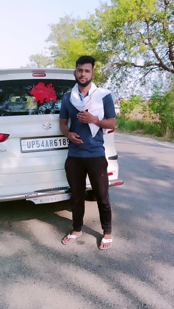 its_chandan_'s tweet photo. "सूरमा नहीं विचलित होते,
क्षण एक नहीं धीरज खोते,
विघ्नों को गले लगाते हैं,
काँटों में राह बनाते हैं।" https://t.co/xxcviWFWph