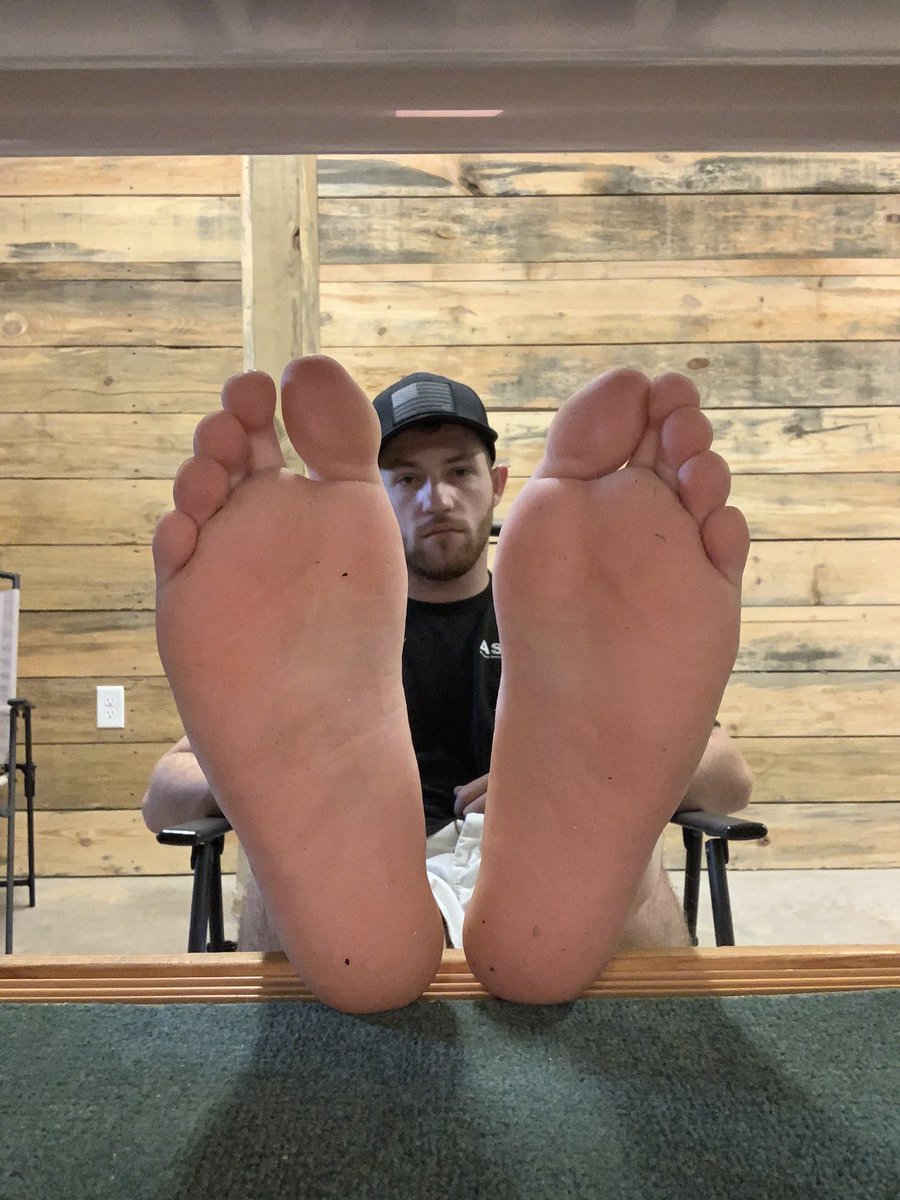 masterhunter225's tweet photo. Are you staring at my feet?? Weirdo. Get the full video Dm 3 min long. @certified_alphs @AlphaKingsRT @RTslavemaster @rtforcashmaster @MASTER_UPDATES @findominfluence @FindomMastersRT @findomdrone https://t.co/tzmzr6pXjz