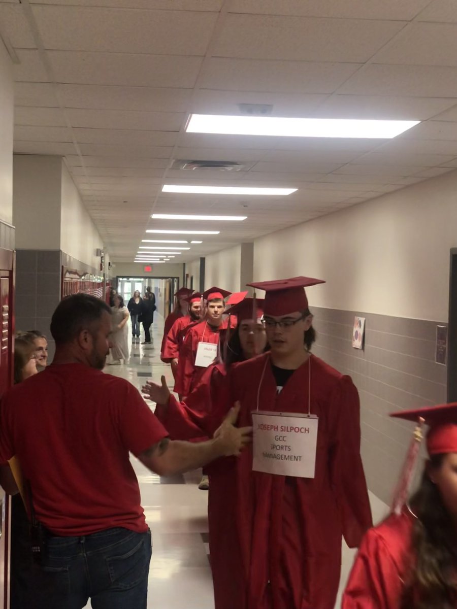 Brendan_Keiser's tweet photo. Congratulations, seniors!! #SeniorWalk #Graduationisalmosthere
@Holley_MS_HS @HolleyCSD https://t.co/VuASYcMBbm