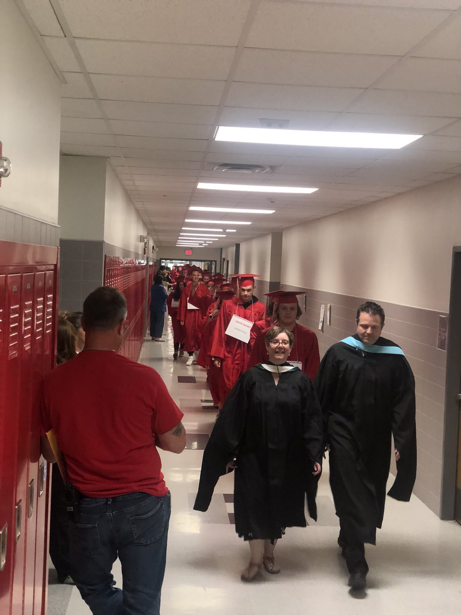 Brendan_Keiser's tweet photo. Congratulations, seniors!! #SeniorWalk #Graduationisalmosthere
@Holley_MS_HS @HolleyCSD https://t.co/VuASYcMBbm