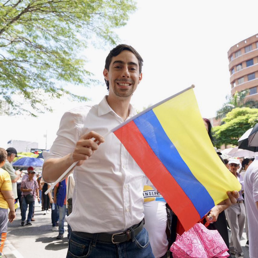 Medellín resiste y no se rinde carajo. 
#ALasCallesPorColombia
