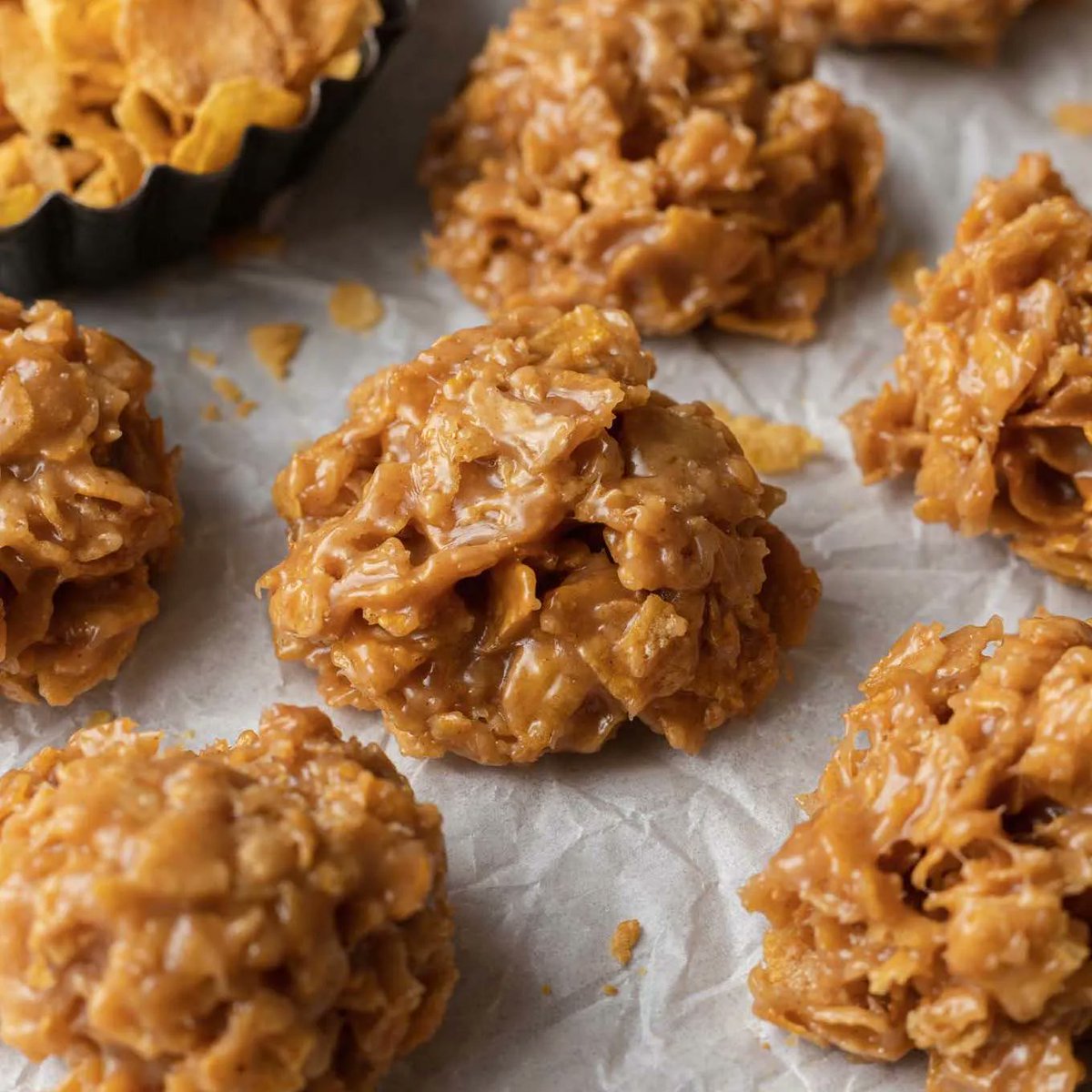 livewellbake's tweet photo. Crunchy, chewy, and gooey, these cornflake cookies are an easy no-bake treat you can make any time of year. Their rich peanut butter flavor means you can’t stop after eating just one! #cornflakes #cornflakecookies #cookies #nobakecookies #nobakedessert https://t.co/RweBtX6nw8 https://t.co/zVcVJHvKk9