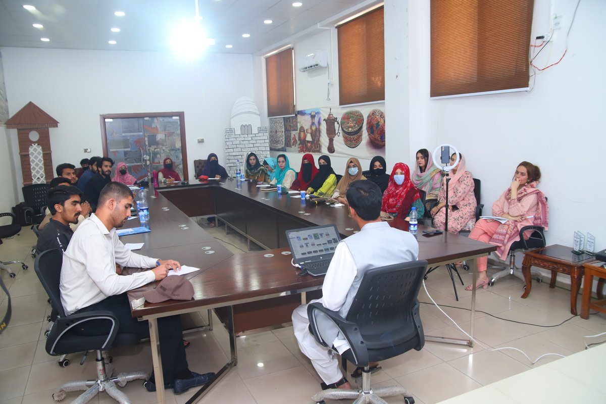 SMubasharNaqvi's tweet photo. Honored to address an inspiring session at #PeaceFLIX. Passionate youth gathered for a #PeacefulSociety. Witnessing their unwavering determination and transformative power was truly impactful. They are beacons of #hope, weaving #compassion and understanding for a #Peacefulfuture. https://t.co/M2tYjGORfE