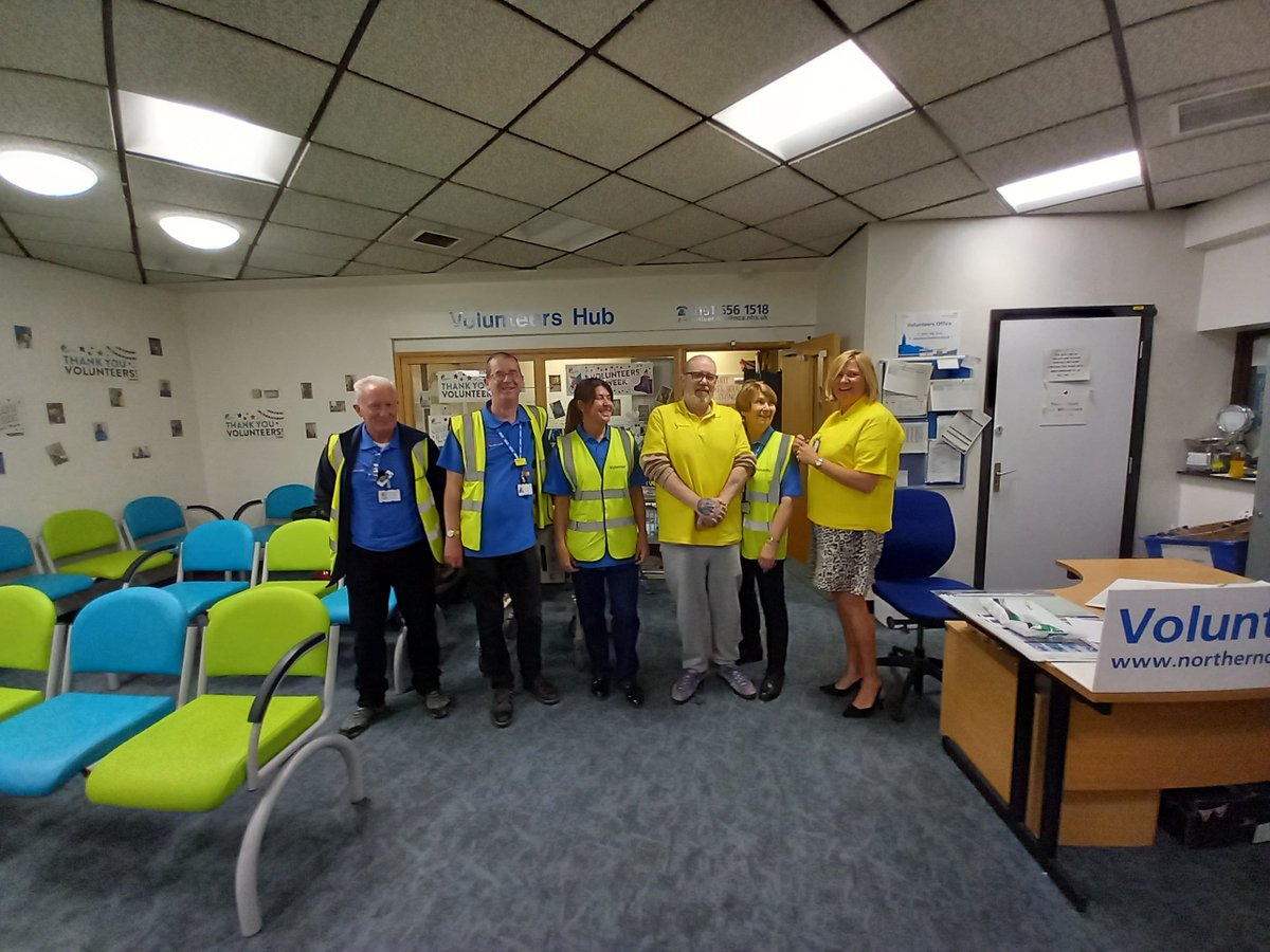 netty_lynette's tweet photo. #volunteersweek2023 Today Sam came to do a shift as #responder just xaught her in action as Karen came to do a #diningcompanion shift ππ some more great pics of the day today @nca
@sgfurlong @OldhamCO_NHS https://t.co/VVYA4C3Xg5