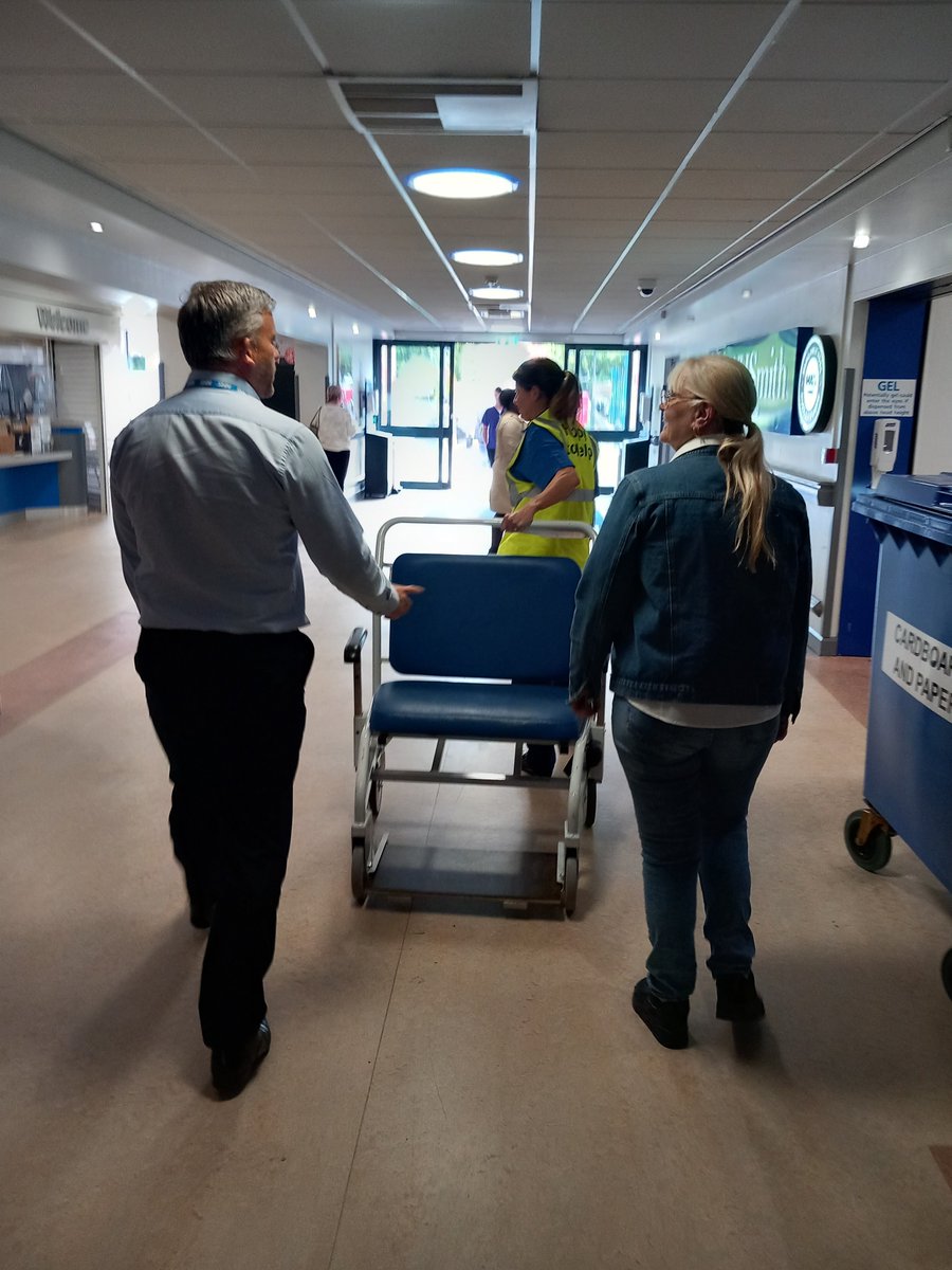 netty_lynette's tweet photo. #volunteersweek2023 Today Sam came to do a shift as #responder just xaught her in action as Karen came to do a #diningcompanion shift ππ some more great pics of the day today @nca
@sgfurlong @OldhamCO_NHS https://t.co/VVYA4C3Xg5