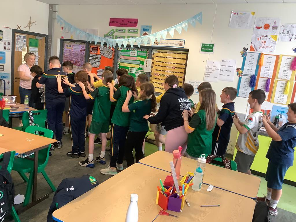 Rang 7 inniu agus ag baint sult as Cothú i 5