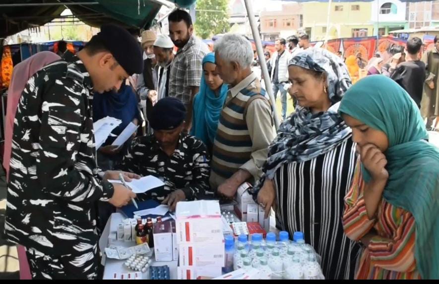 73BNCRPF's tweet photo. As a public outreach initiative,73 Bn CRPF organised Free Medical Camp under CAP at Boatsman colony,Bemina,Srinagar, J&amp;K wherein approx 300 locals have been benefited.The response of the public was overwhelming. It was heartwarming to see the happy and satisfied faces of locals. https://t.co/OWp4wTqBzN