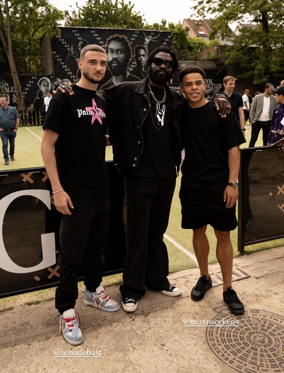 ⚪️ News.

Le RSCA et la commune ont inauguré une Agora avec un décor Anderlechtois dans le Parc Rauter. 

Damso, Debast et Stroeykens étaient présents.

(📸 ig: <a href="/THEDAMSO/">le rappeur damso</a>)