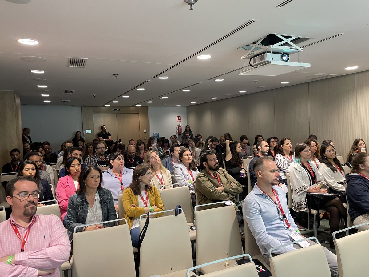 AdroitInsightES's tweet photo. El 1er día del XXI Congreso de Fundraising ha sido todo un éxito. 

Nuestro partner James Alty, de @Apteco, presentó ante más de 100 Fundraisers las soluciones de análisis y segmentación y atendimos a muchos de los más de 600 asistentes

#xxicongresofundraising #captaciondefondos https://t.co/yM1Sd9R2jG