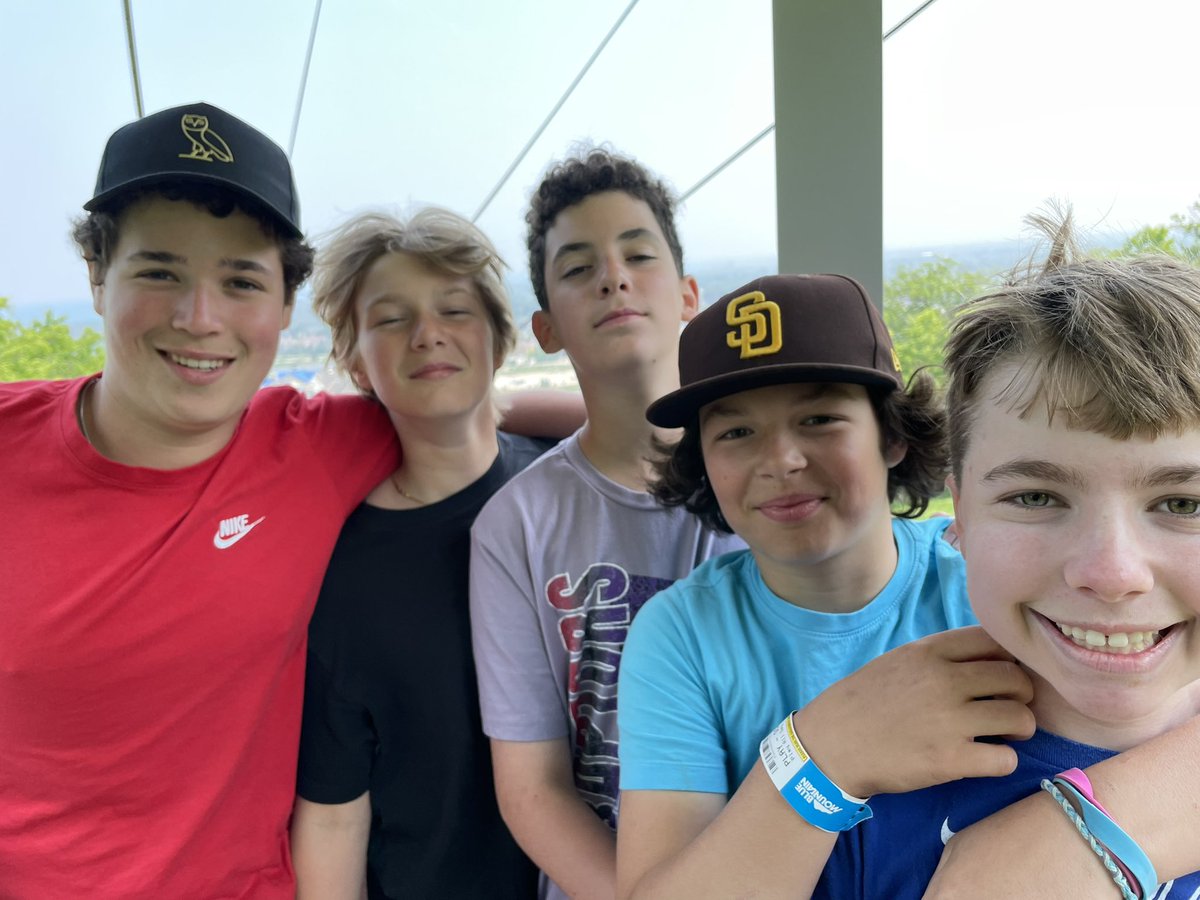 KellesisRoom12's tweet photo. Going up the gondola!  Great company! https://t.co/b2bVqlc9w1