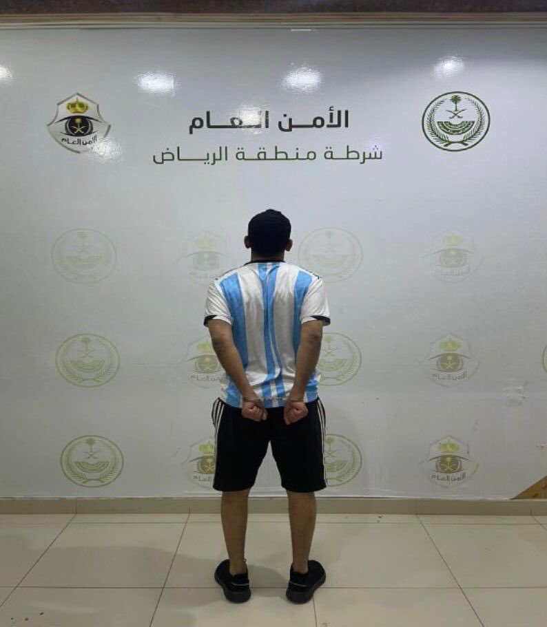 iBaDr1O's tweet image. اذا وقع مع ميامي وجا يعلن للسياحة عندنا