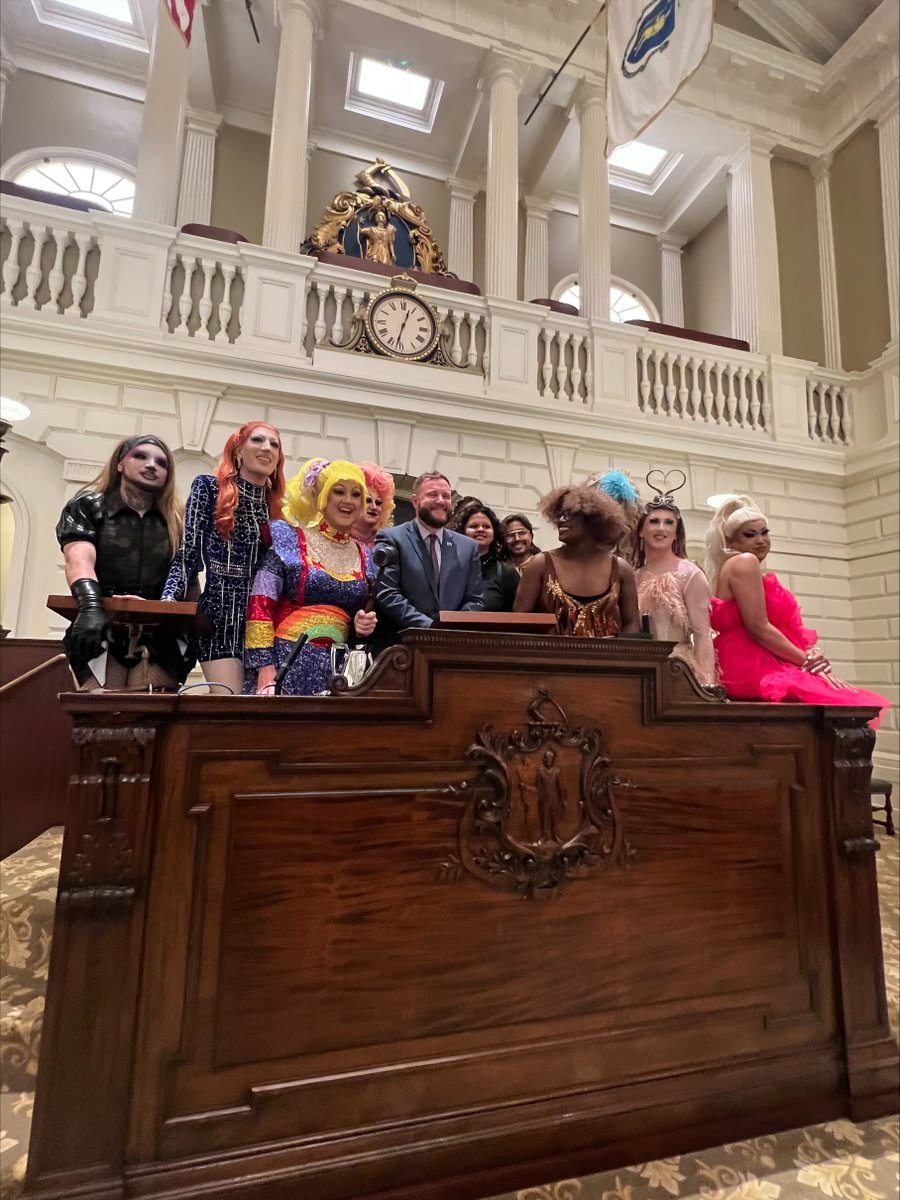 JulianCyr's tweet photo. Today on the steps of the People's House, we raised the Pride Flag, celebrated drag performers, sang, danced, and committed ourselves to making MA a beacon of inclusivity &amp; equity. TY to the trailblazing @MassGovernor Maura Healey for breaking barriers in this state and beyond. https://t.co/VHNgJuTa5x
