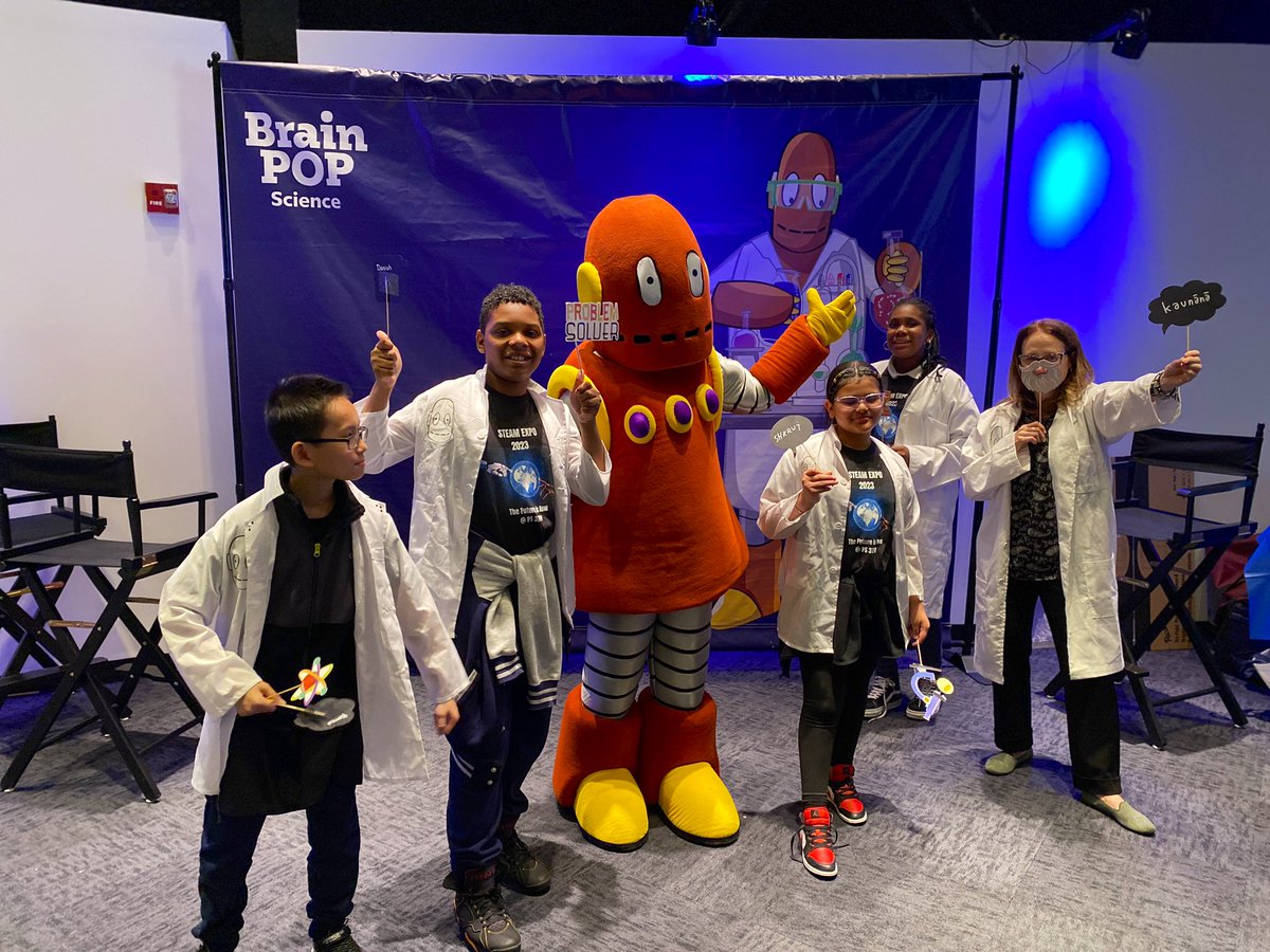 jeanne389's tweet photo. Proud to represent @D32Bushwick with such an amazing crew of 5th graders from @PS_376K at the Science Expo @nysci Our 5th graders presented their year-long study of green infrastructure and their action plan for a better #Bushwick #GoEarth https://t.co/vpv4JCFzHE