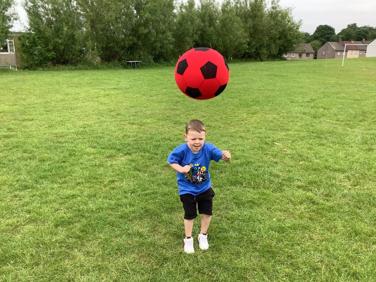 APS_ELCC's tweet photo. Giant football helped develop our coordination and dribbling skills. Super fun was had playing with our friends. @RenEdHWB @PlayScotland #football #megafootball #active https://t.co/E0rMxruX0X
