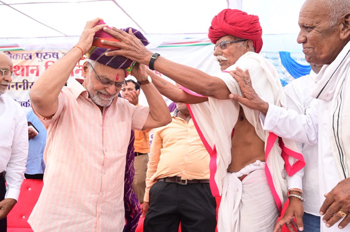 drcpjoshi's tweet photo. इस अवसर पर श्री देवकीनंदन गुर्जर, सरपंच सुशीला रैबारी, प्रधान श्री रामेश्वर लाल खटीक, पंचायत समिति सदस्य श्री श्रवण सिंह जाला, पूर्व सरपंच श्री उदय लाल  कोठारी, पूर्व उपसरपंच श्री मूलचंद मंडल व अध्यक्ष श्री रामचंद्र रैबारी भी उपस्थित रहे। https://t.co/OsLd3zg6w8