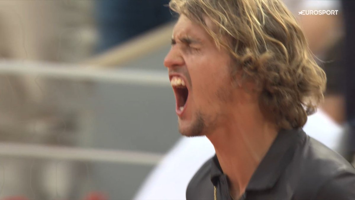 jmgmoron's tweet photo. Hace un año, Zverev abandonaba en muletas la Philippe Chatrier en una semifinal donde le estaba jugando de tú a tú a Nadal.

Hoy, en esa misma pista, grita tras repetir semifinal en París.

El tenis siempre te da una oportunidad de regresar, incluso cuando todo parece perdido. https://t.co/gEeT7nuYXP