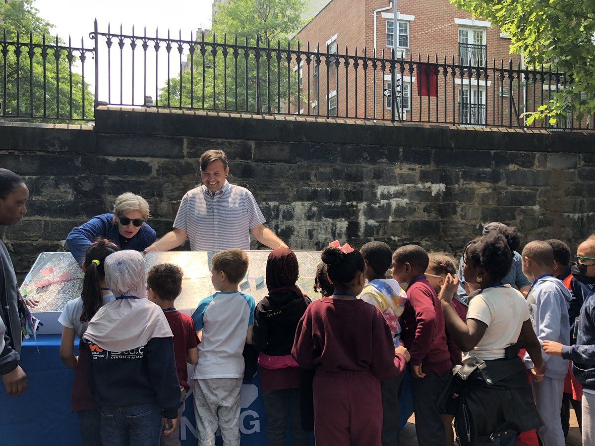We loved meeting young New Yorkers yesterday at the 175th anniversary of the High Bridge, NYC's oldest standing bridge which connects Manhattan and the Bronx—a great opportunity to plan with the next generation while celebrating the past.

📷@NYCDOT