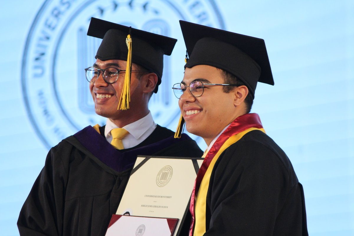 udem's tweet photo. ¡El mejor de los éxitos para todos nuestros graduandos y graduandas de @vicsaUDEM! 🎓✨
Muchas gracias por todo su esfuerzo y dedicación, todo un #OrgulloUDEM 💯
#InspirandoTuMejorVersión https://t.co/odxxhYAUvS
