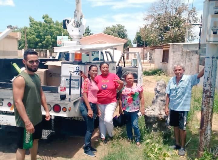 Gracias Pdte. @NicolasMaduro gracias @CorpoelecInfo hoy nos encontramos dando respuesta a nuestras comunidades de San Francisco en el marco del #1x10DelBuenGobierno gracias a la #Venapp junto a nuestro Poder Popular. ¡Trabajo en Equipo Victoria Segura!

#NuevaGeometriaPluripolar