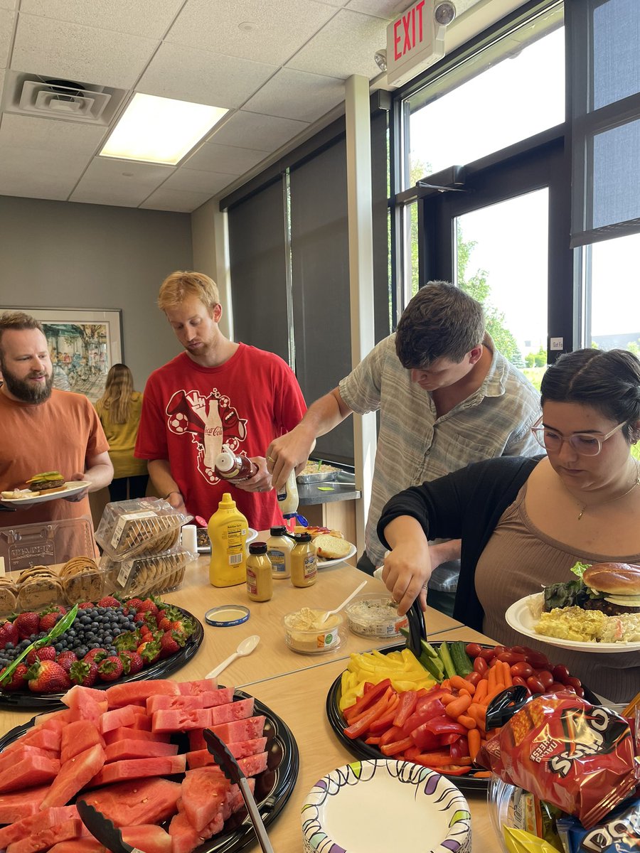 NET3140's tweet image. 73 degrees and sunny - what a great day for a cookout! ☀️