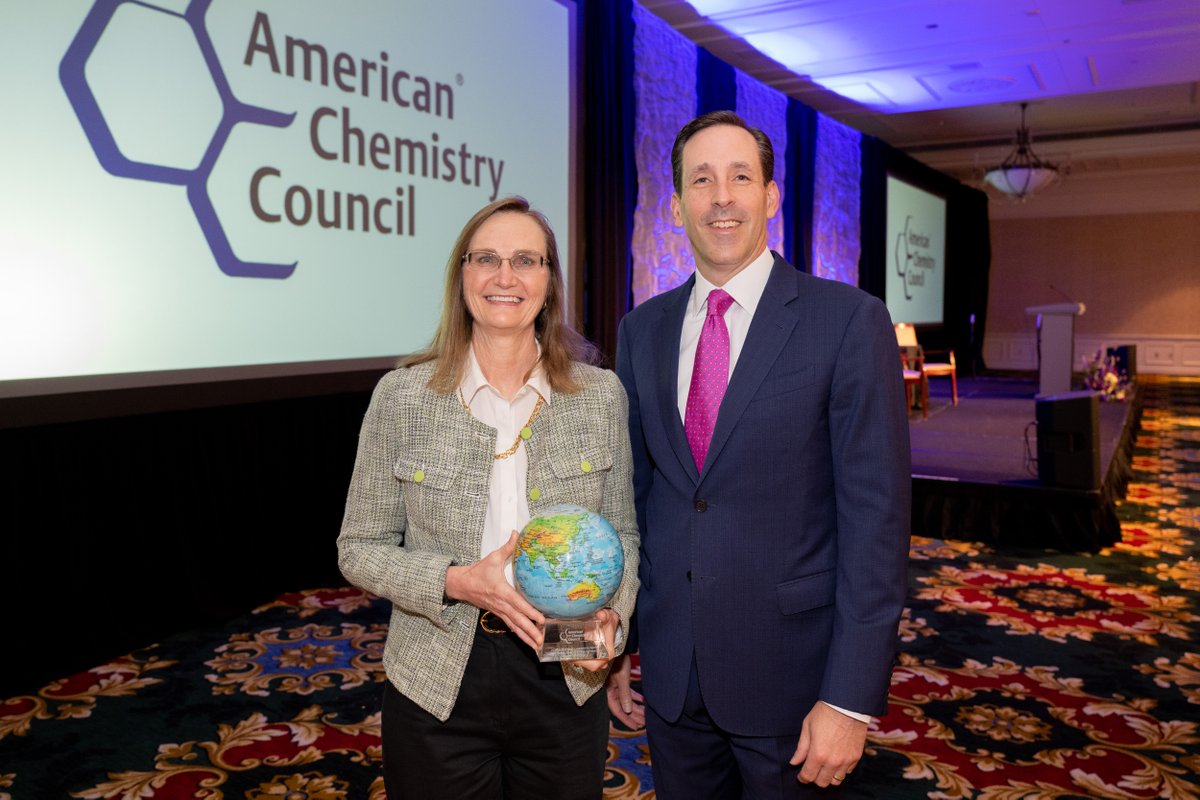 Evonik won the 2023 <a href="/AmChemistry/">American Chemistry</a>'s Sustainability Leadership Award for Product Safety, Innovation and Transparency for the biosurfactant RHEANCE® One. “#Sustainability is a growth driver for Evonik," said #Evonik's Bonnie Tully. #LeadingBeyondChemistry
 
ow.ly/QrKs50OIaWB