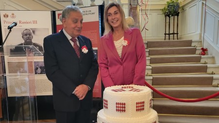 TelemiaLaTv's tweet image. A rappresentare Gerace alla cerimonia ufficiale è stato il consigliere comunale Michele Orlando, che ha omaggiato S.E. #100ANNI #gerace #RANIERIIII

telemia.it/2023/06/lammin…