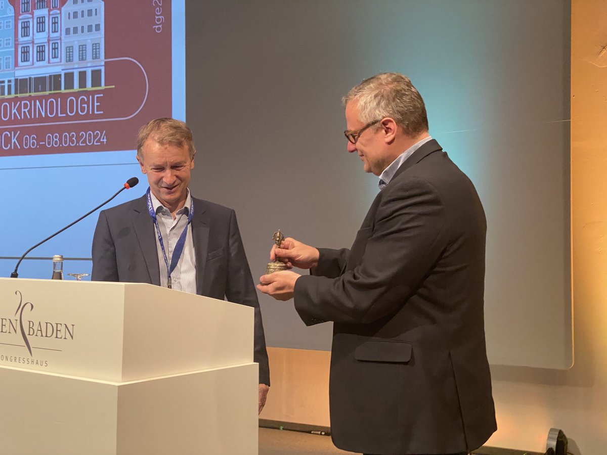 DG_Endo's tweet photo. Ein Wunderschöner Spannender Jahreskongress endete heute in Baden- Baden! Glückwunsch und Dank an Kongress Präsident Jürgen Honnegger, der die DGE Kongress Glocke an Holger Willenberg, für den Kongress in Rostock 2024 übergibt! https://t.co/LO1Jb9QTp4