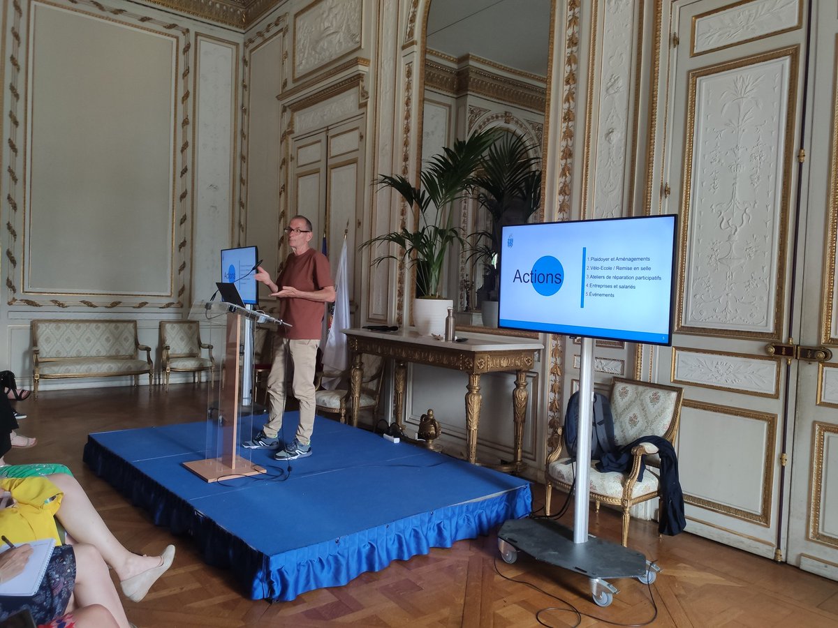 <a href="/velocite/">john buck</a> à #Bordeaux souhaite des compétences marketing pour acquérir de nouveaux participants ! Qui voudra les accompagner ? <a href="/2AM_Bdx/">2AM-Bdx</a>