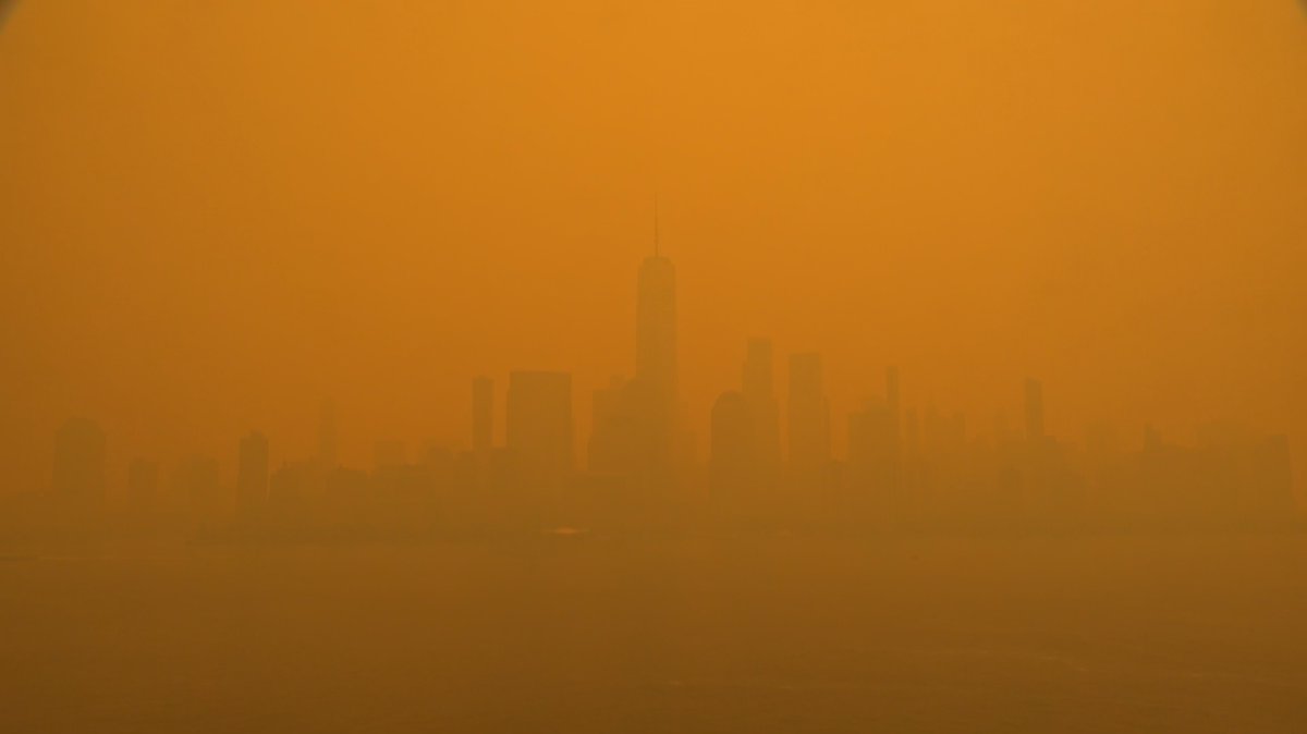 Wow. This is what New York's skyline looks like right now due to the smoke from the Canadian wildfires.
