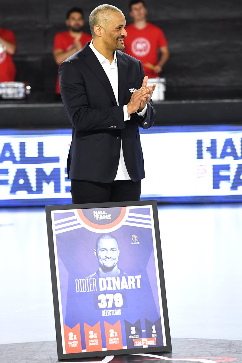 DidierDinart33's tweet photo. Je suis fier d'être intronisé au Hall of Fame des EDF. Une expérience inoubliable de 23 ans en tant que joueur et entraîneur en équipe de France.Chaque médaille est le fruit d'un travail acharné et de complicité avec mes coéquipiers et joueur. Merci à
@FRAHandball @USIvryHB https://t.co/MdNHLk6mMo