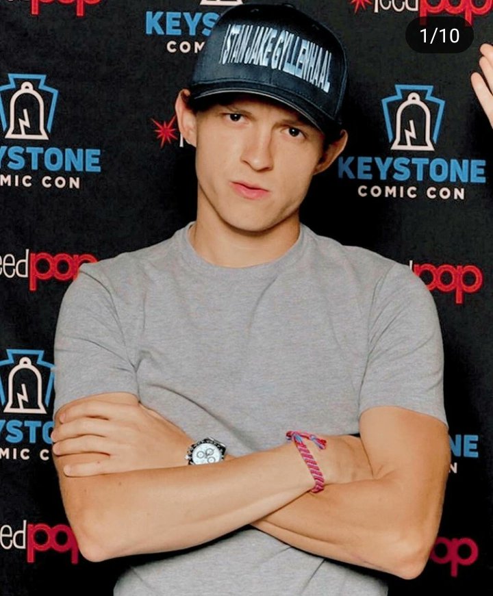 FyC_4XNaEAEVb6y?format=jpg&name=900x900