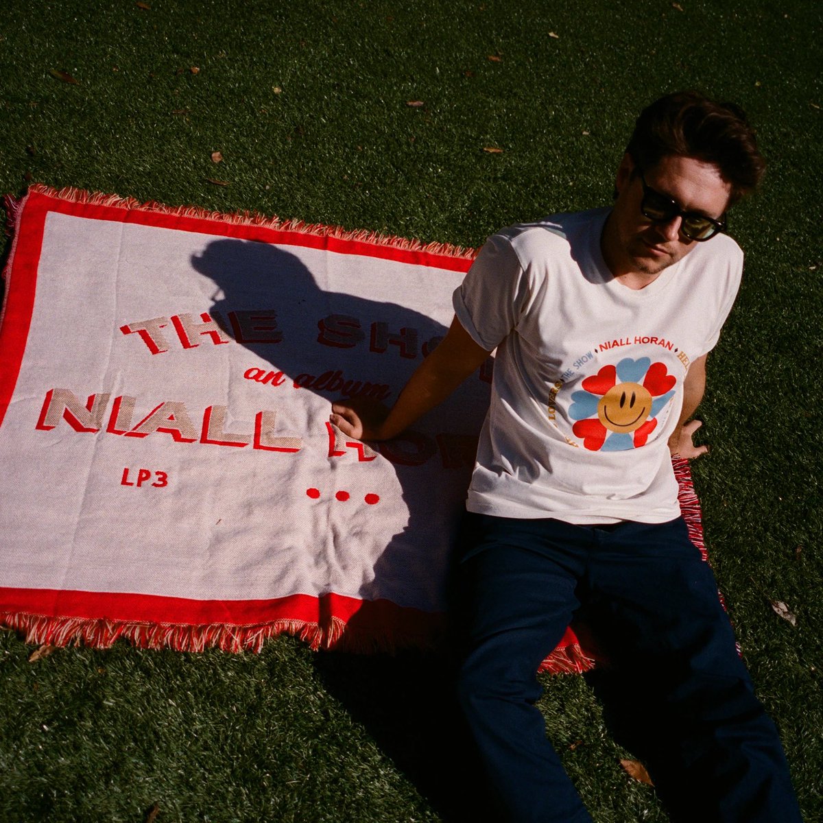 NiallOfficial's tweet photo. Shop The Show blanket, cassette, natural tee and more at https://t.co/Sgrua0LQ8P ❤️ https://t.co/54lkUdkz24