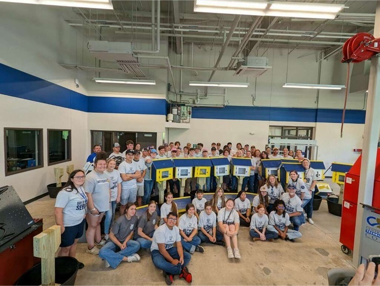 DesotoParish's tweet photo. NDHS FFA members are giving back to the community and having fun while attending state convention this week in Alexandria! #DeSotoStrong #LAFFA https://t.co/OeFxyVSifV