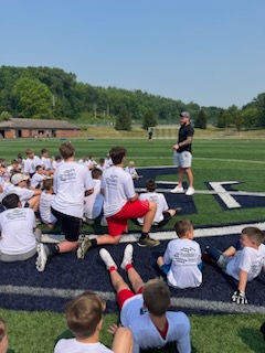 CoachJimRyanIII's tweet photo. Thank you @jp_holtz86 for coming back to @ShalerArea to talk to the kids at our youth football camp! Proud to be a Titan! #LeadersElevateOthers https://t.co/qP5Fa1sOiP