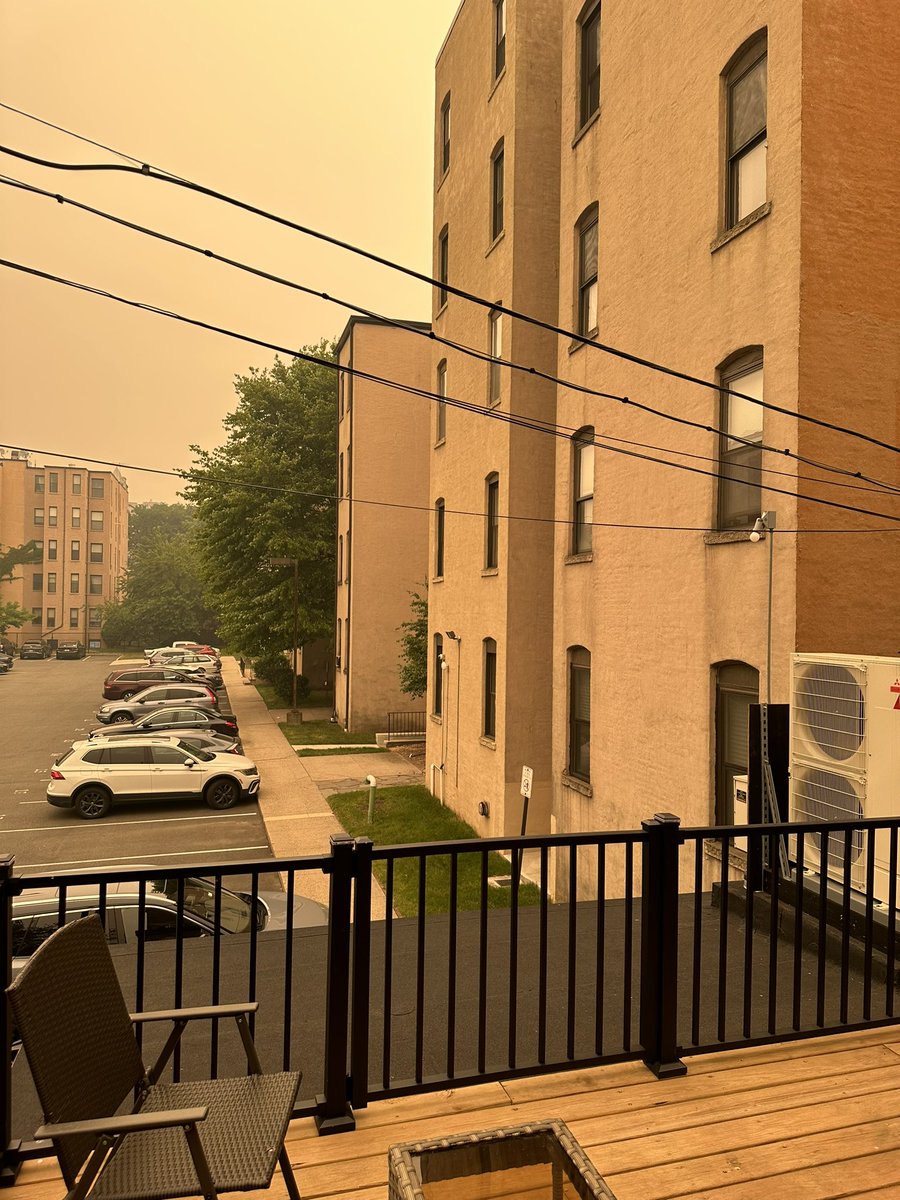 WindexCowboy's tweet photo. Blade Runner 2049 vibes here. #CanadaFires https://t.co/qiqYYCTWDf