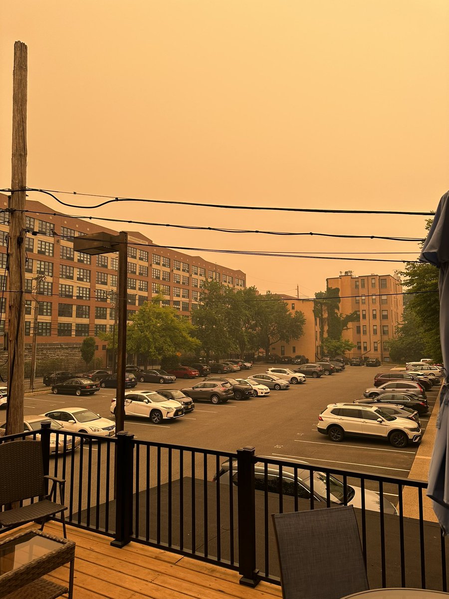 WindexCowboy's tweet photo. Blade Runner 2049 vibes here. #CanadaFires https://t.co/qiqYYCTWDf