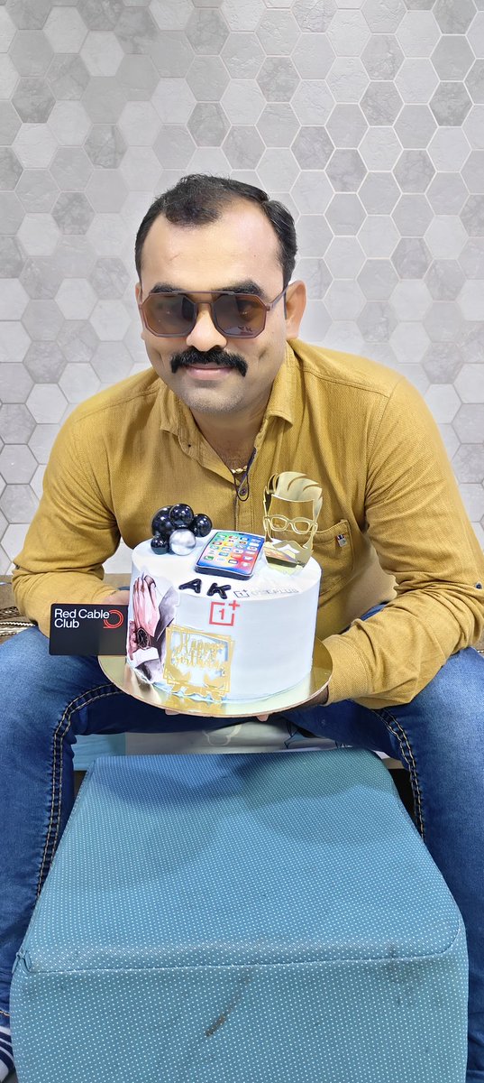AlpeshKapopara's tweet photo. #HBD_ALPESHKAPOPARA #OnePlus #oneplusindia #oneplus11 #onepluslover #oneplus_cake #firecook #celebration_with_onepluscake @OnePlus_IN @oneplus @OnePlus_Support @PeteLau #oneplus_fun https://t.co/cO5bZyS5uB